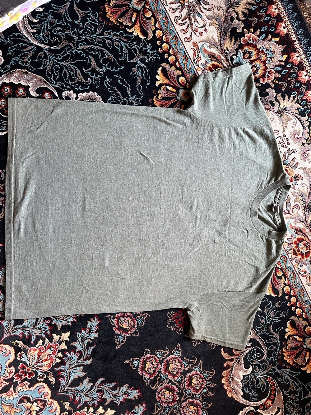 Medium Gilden olive green tee